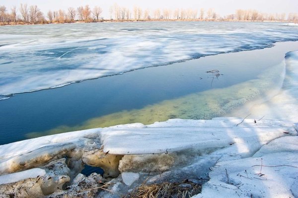 ледяная река