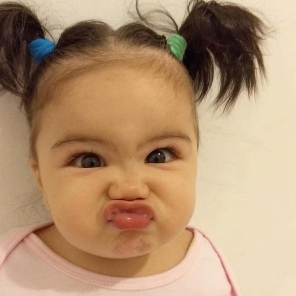 смешная девочка