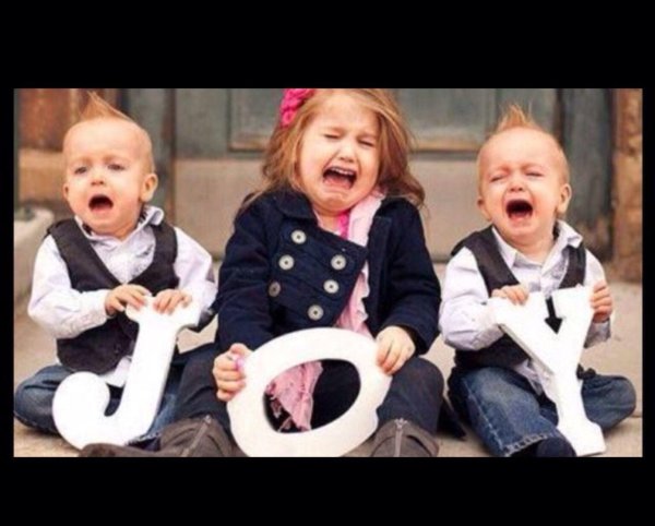 ребенок смеется