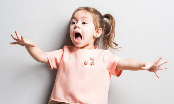 малыш капризничает