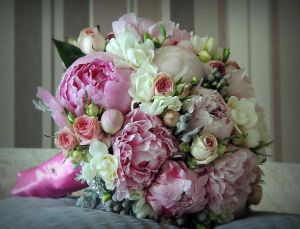 красивые букеты с пионами