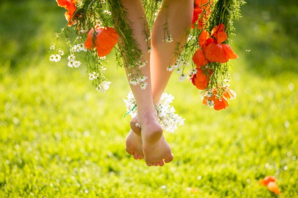 босиком по траве