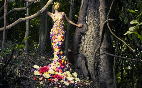 женщина дерево