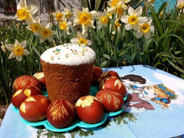 кулич и яйца