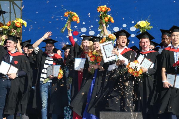 выпускники университета