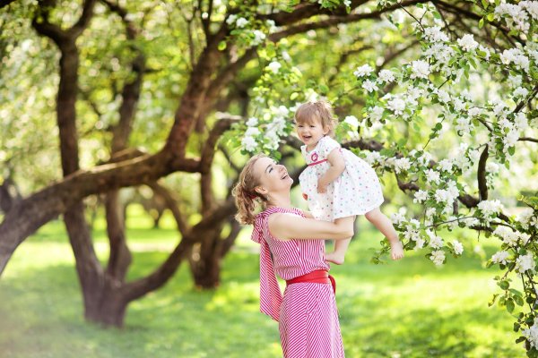 фотосессия в яблоневом саду