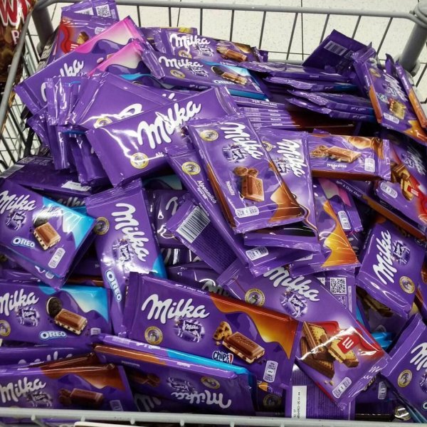 много шоколадок милка