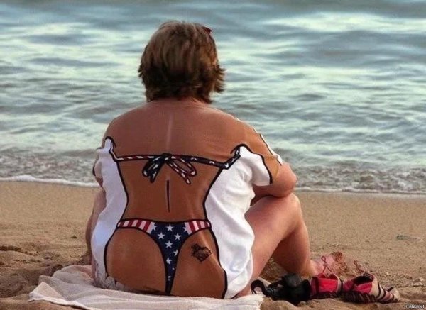 смешной купальник