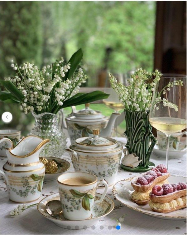 ландыши в кувшине