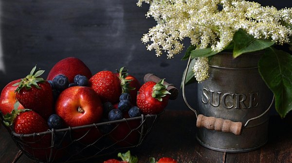 натюрморт клубника