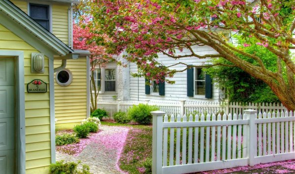 домик весной