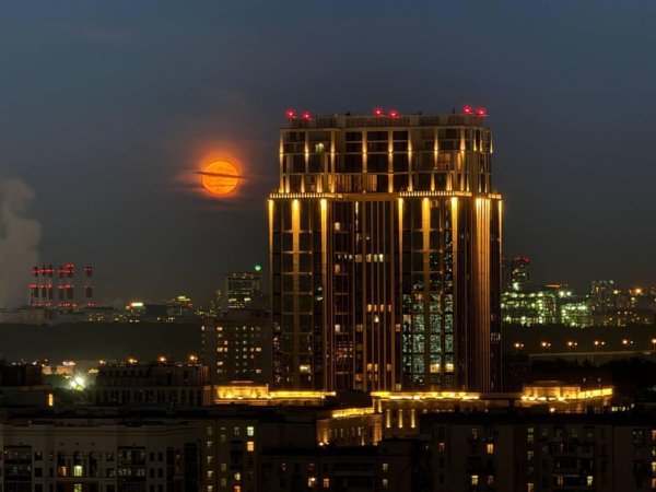луна над москвой