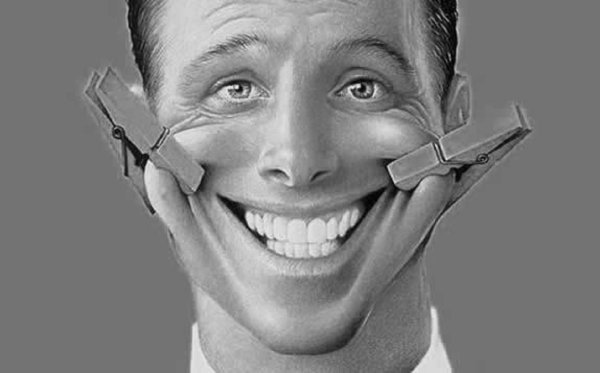 фальшивая улыбка