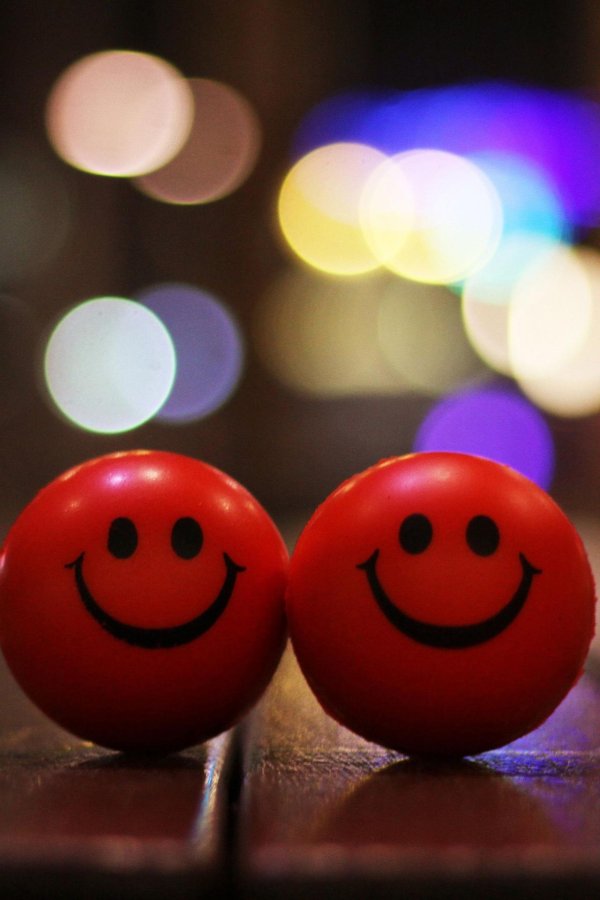 смайлик красный грустный