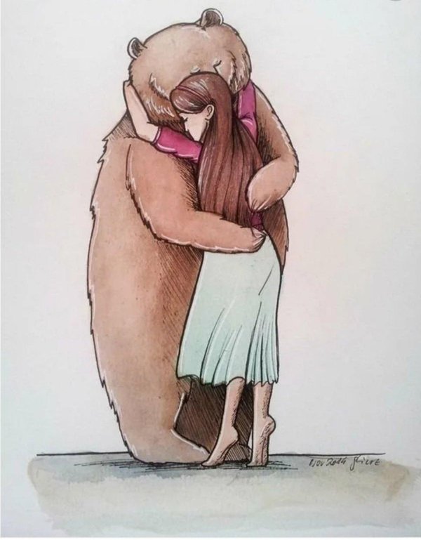 мишка обнимает