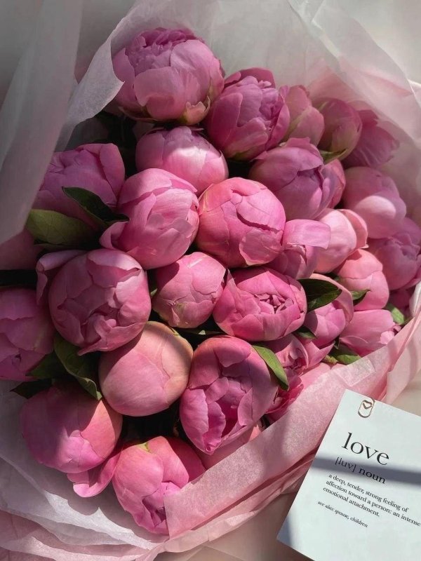 букет цветов пионов