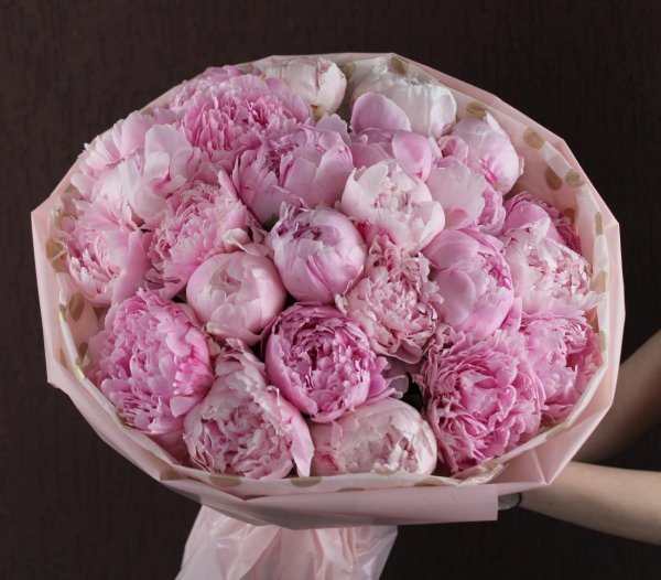 букет розовых пионов