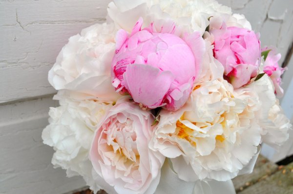свадебный букет пионов