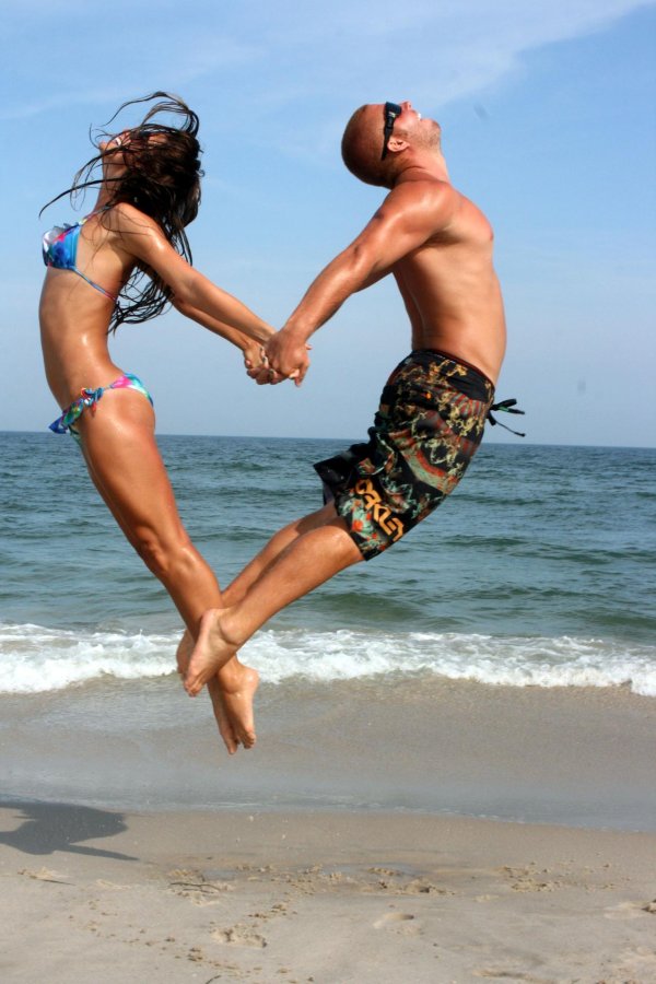 мужчина и женщина на пляже