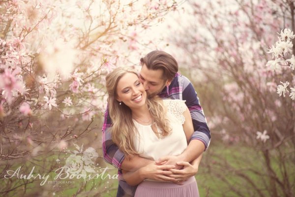 лав стори в цветущем саду