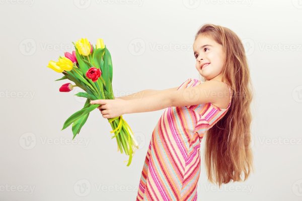 держит букет