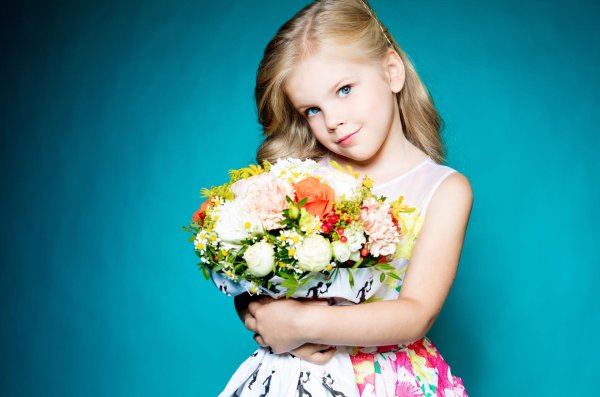 дети с цветами