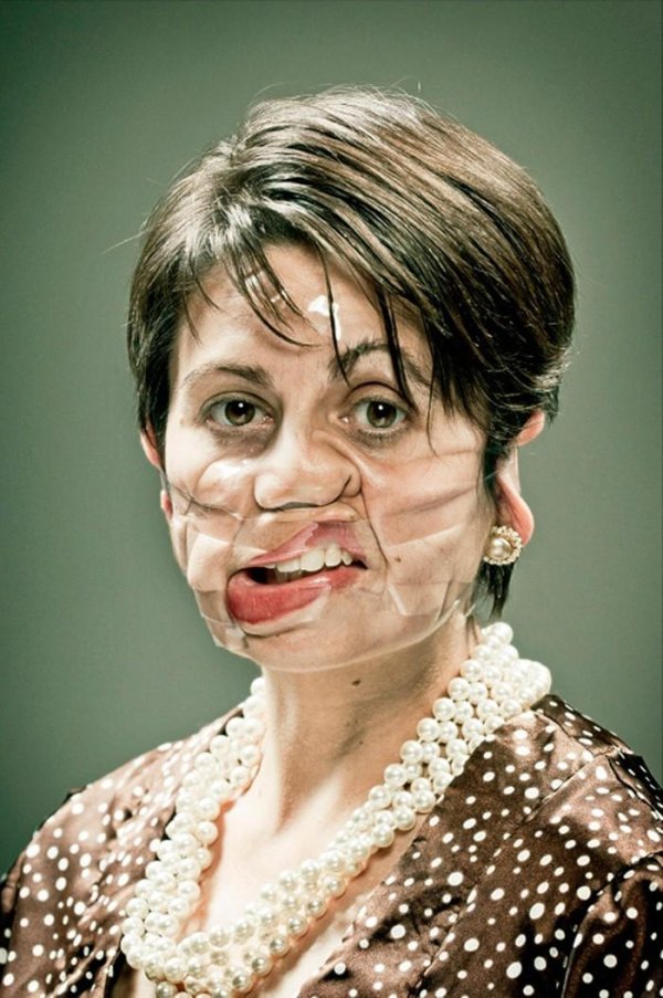 скотч на лице