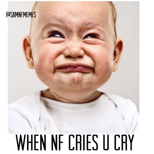 плачет ребенок