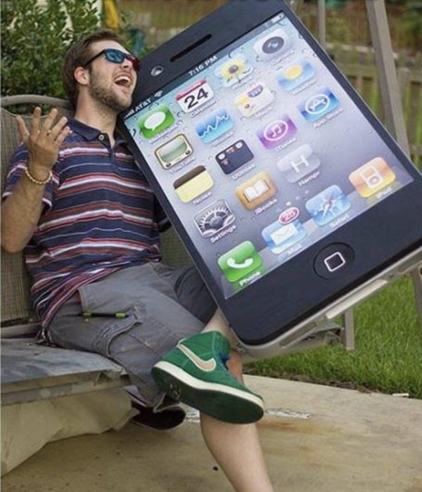 человек с айфоном