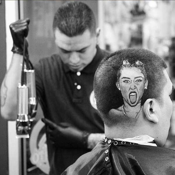 смешной парикмахер