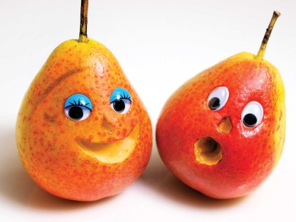 груша с глазами