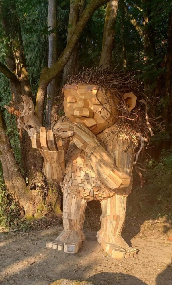 деревянная скульптура