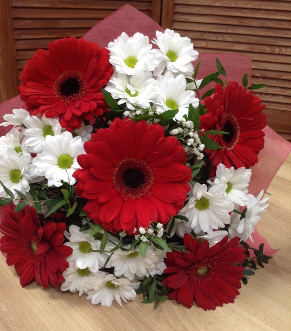 герберы и хризантемы