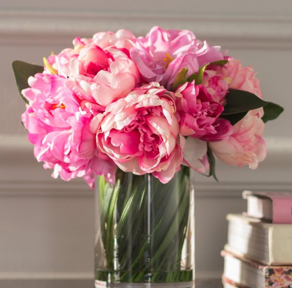 ваза с пионами