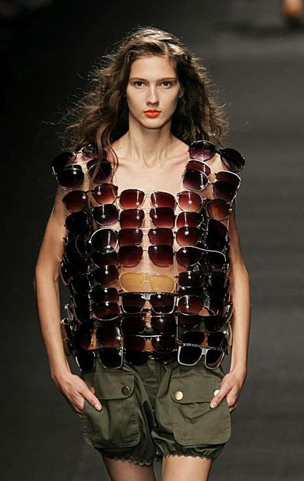 платье из вторичных материалов