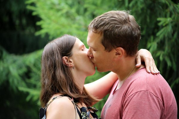 обычный поцелуй