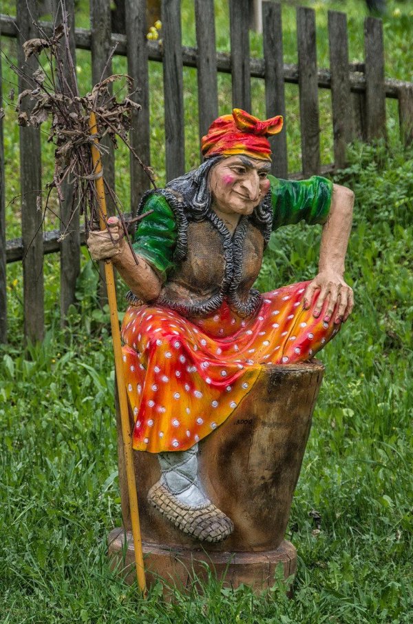садовая фигура баба яга