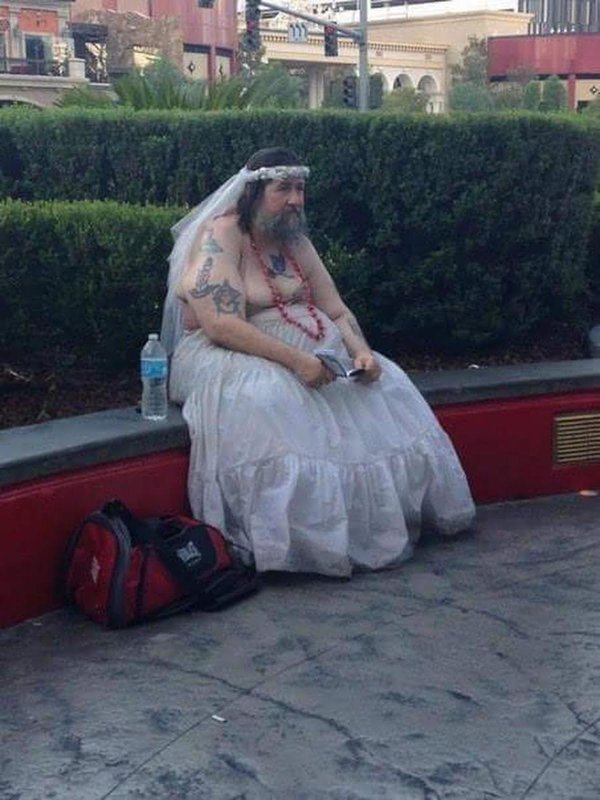 свадебное платье бомжа