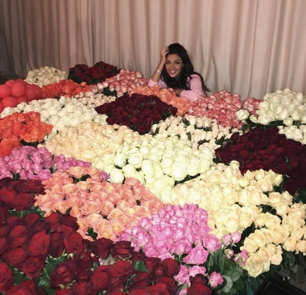 много букетов цветов