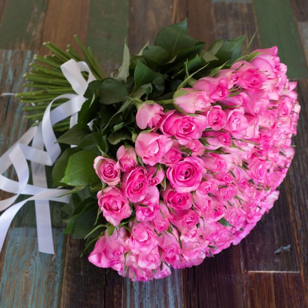 101 розовая роза