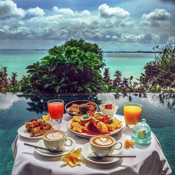 завтрак у моря