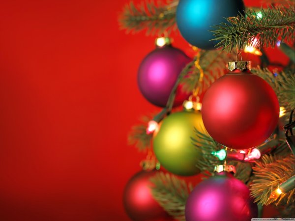 день дарения елочных шаров