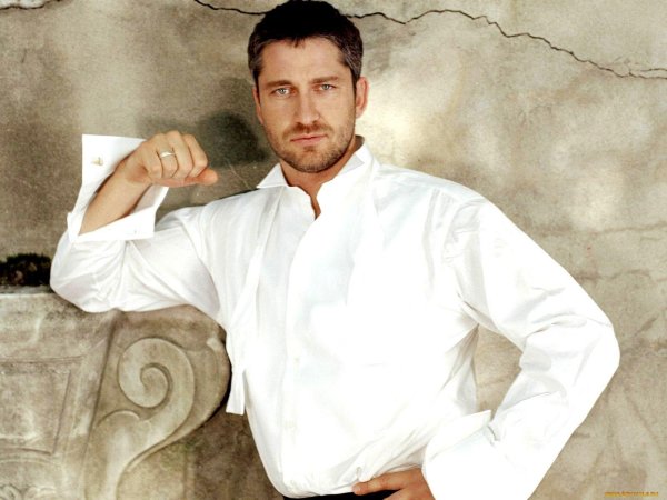 мужчина в рубашке