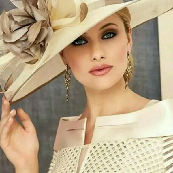 дама в шляпке