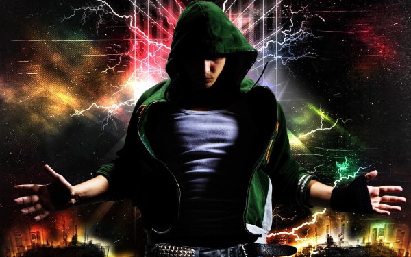 парень танцует