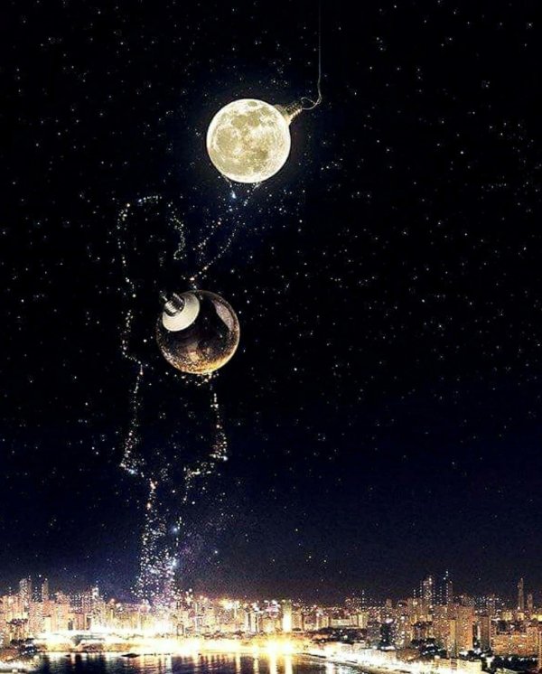 необычная луна