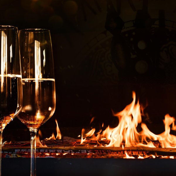 два бокала шампанского