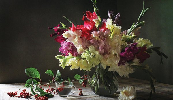 натюрморт с гладиолусами