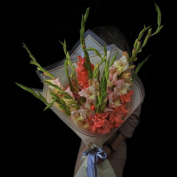оригинальные букеты из гладиолусов