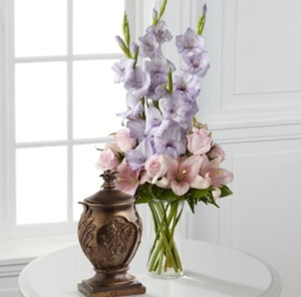 гладиолусы в вазе